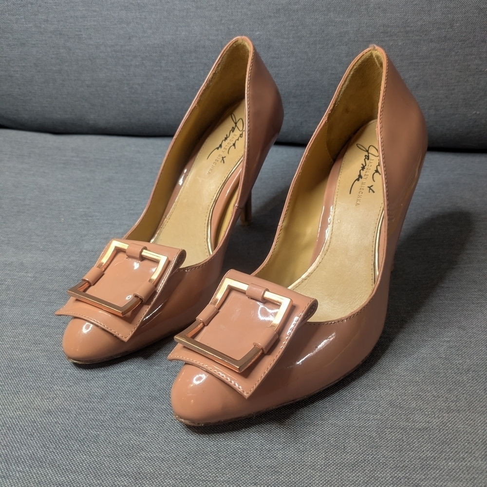 Badgley Mischka Blush Patent Leather Heels Gold Buckle Pumps Size 8.5 Tan Nude